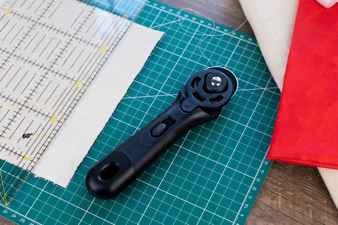 45mm Midnight Edition Rotary Cutter - LDH Scissors - Simplifi Fabric