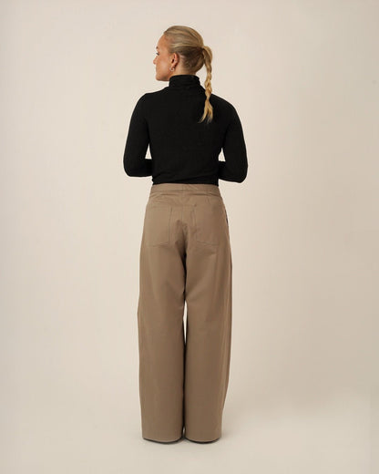Bermuda Pants & Shorts Womens Paper Pattern - Wardrobe by Me - Simplifi Fabric
