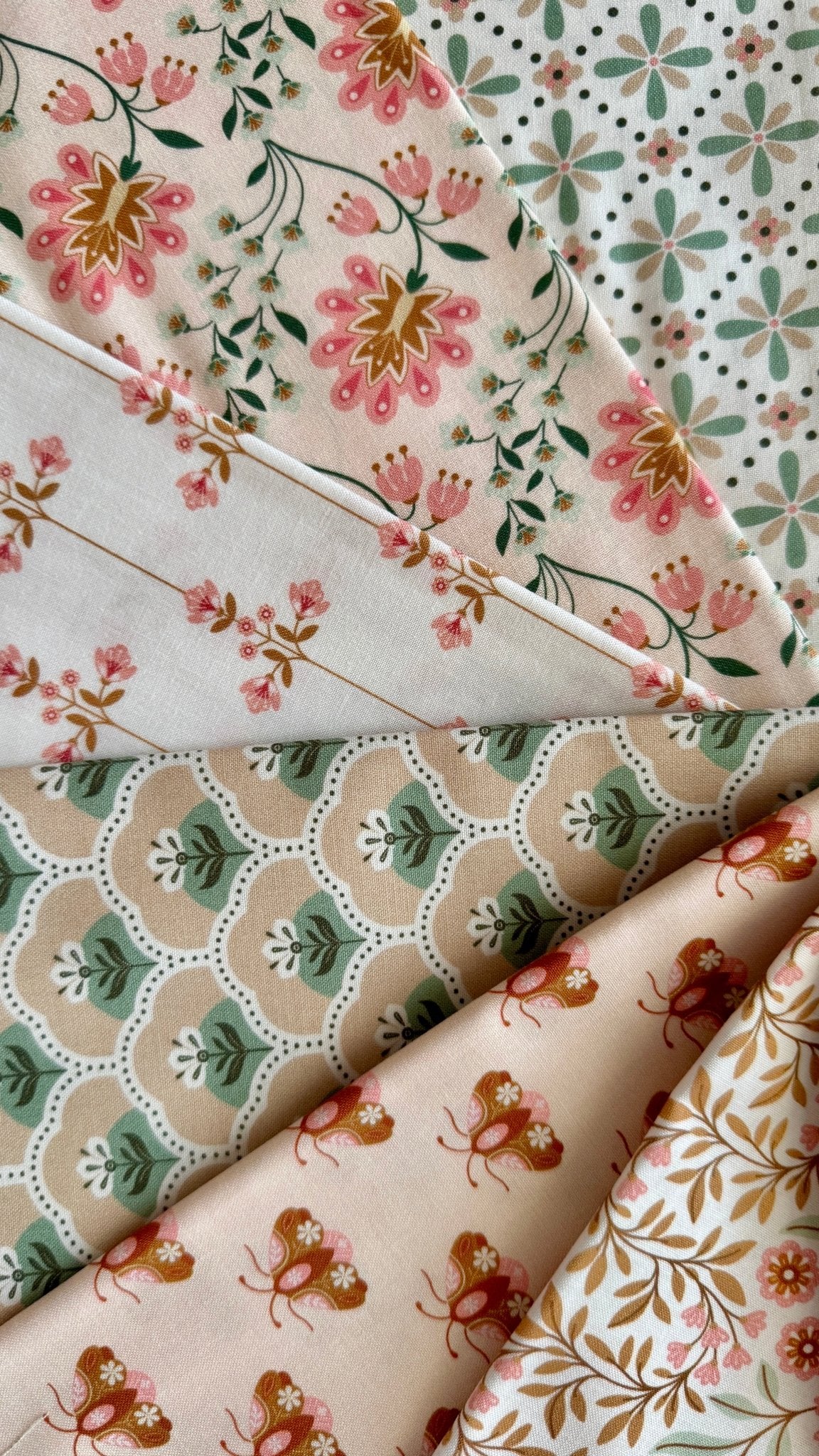 Flora - Vintage Charm - Dots & Glory - Cloud 9 Fabrics - Poplin - Simplifi Fabric