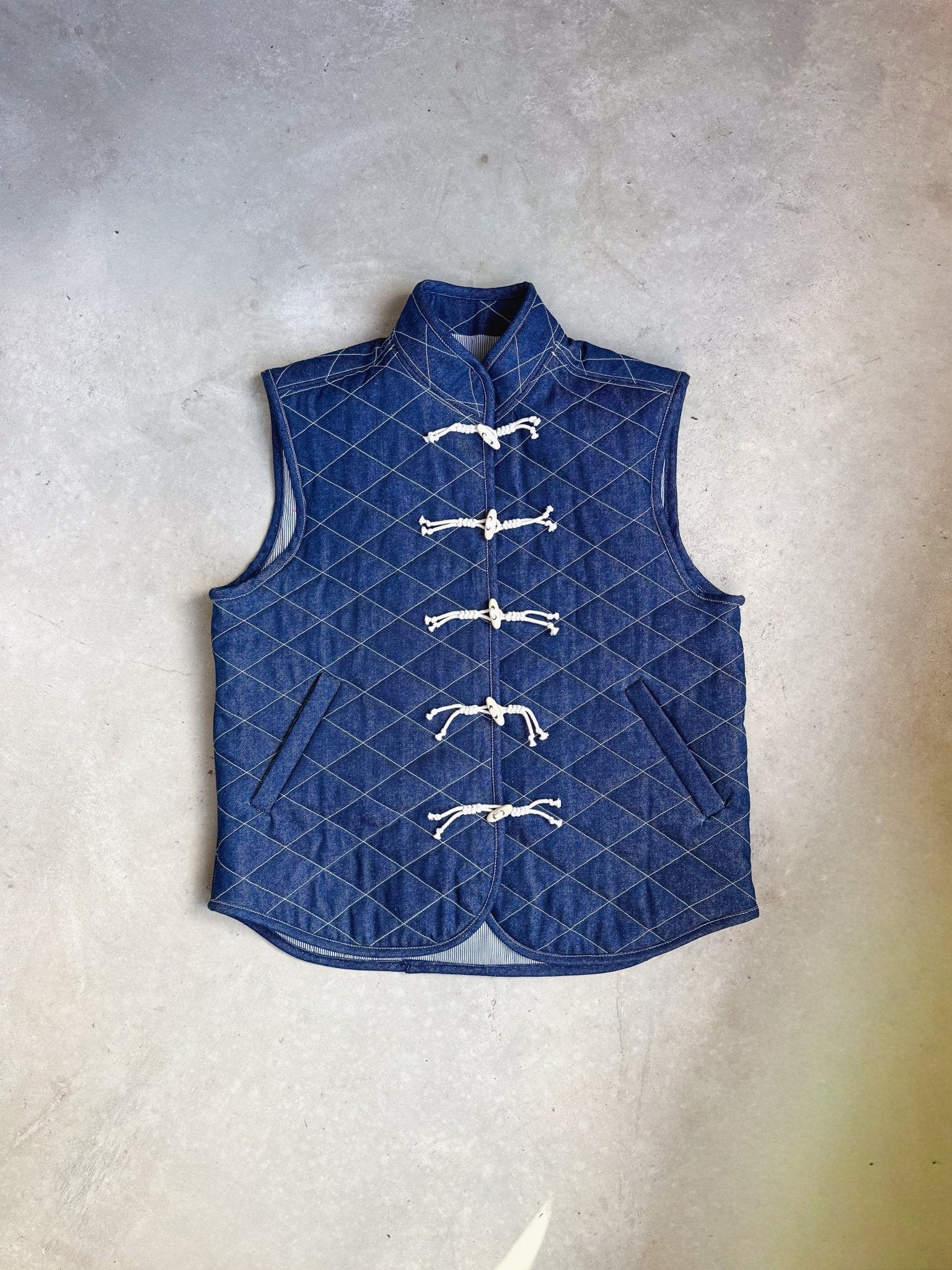 Nonni Vest Gender Neutral Adult PDF Sewing Pattern - Atelier Mimito - Simplifi Fabric