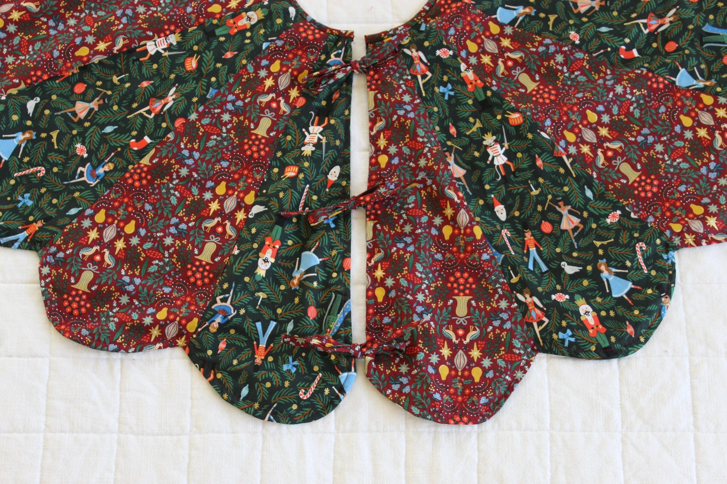 Scalloped Tree Skirt PDF Sewing Pattern - Madswick - Simplifi Fabric