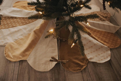 Scalloped Tree Skirt PDF Sewing Pattern - Madswick - Simplifi Fabric