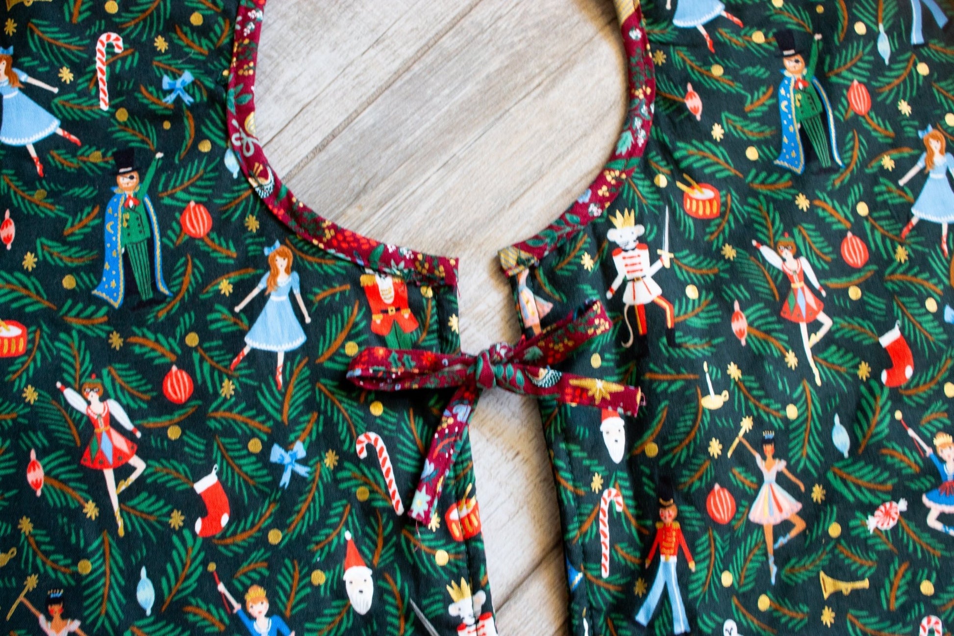 Scalloped Tree Skirt PDF Sewing Pattern - Madswick - Simplifi Fabric