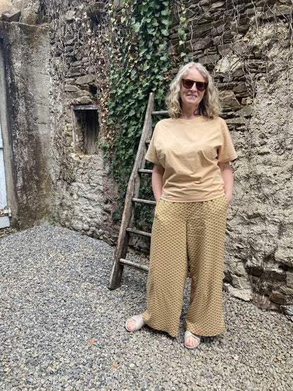 Serene Trouser Sewing Pattern - Size Me - Simplifi Fabric