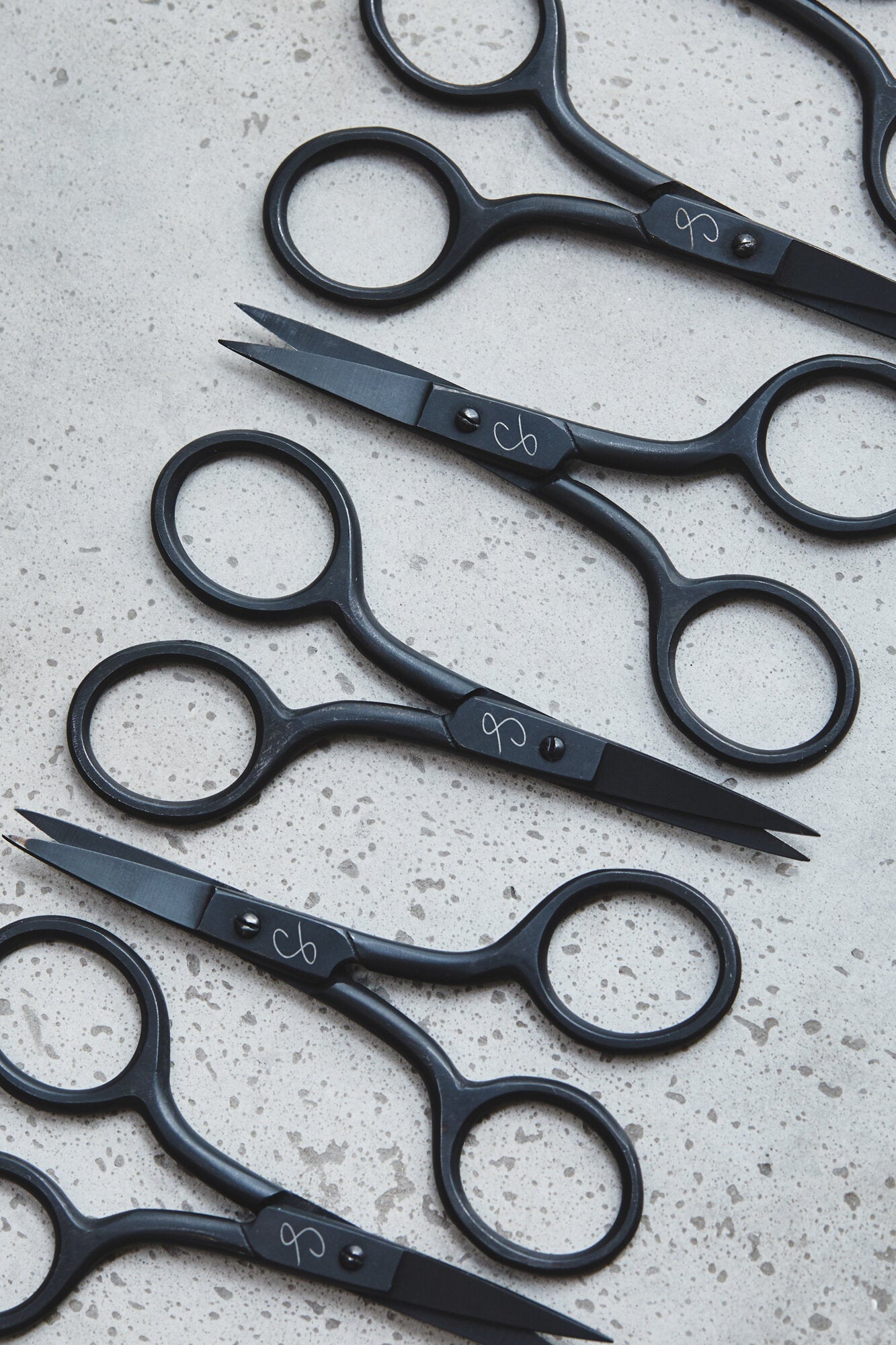 Small Thread Scissors - Black or Steel - Sewply - Simplifi Fabric