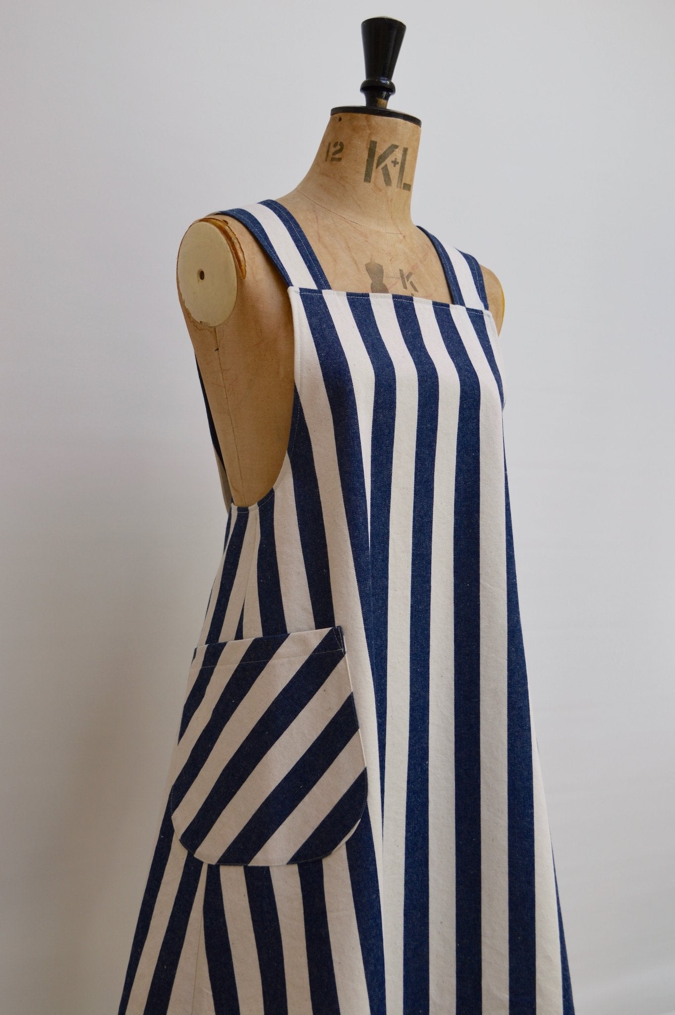 The Maria Apron Paper Sewing Pattern - Maven Sewing Patterns - Simplifi Fabric